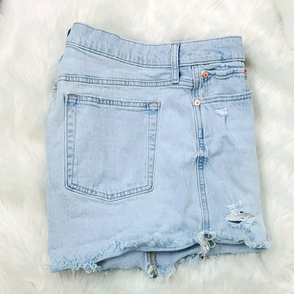 Gap Cheeky Denim distressed blue shorts women size 16/33